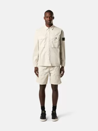 Overshirt med komfortabel pasform, brystlommer og trykknaplukning