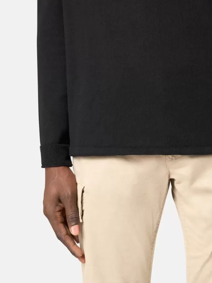 Rullekravesweater med små rullede detaljer