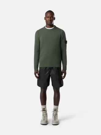 Rundhalset sweater med detaljer i omvendt strik