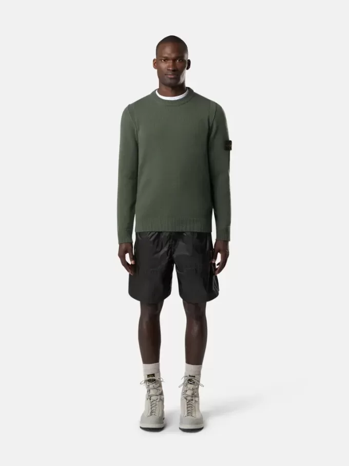 Rundhalset sweater med detaljer i omvendt strik
