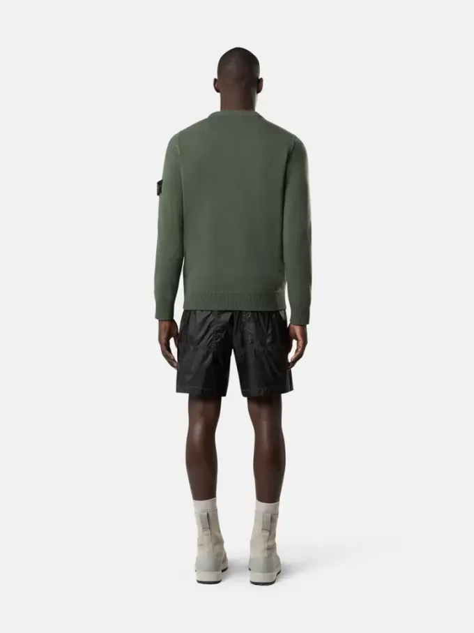 Rundhalset sweater med detaljer i omvendt strik
